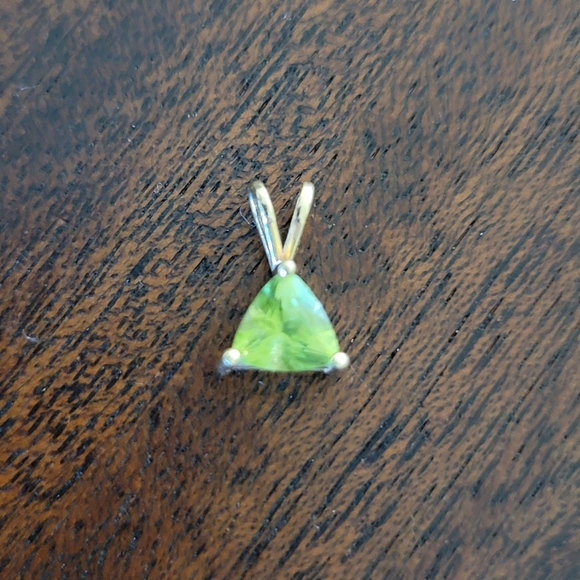 Peridot Pendant / set in gold - Picture 2 of 10